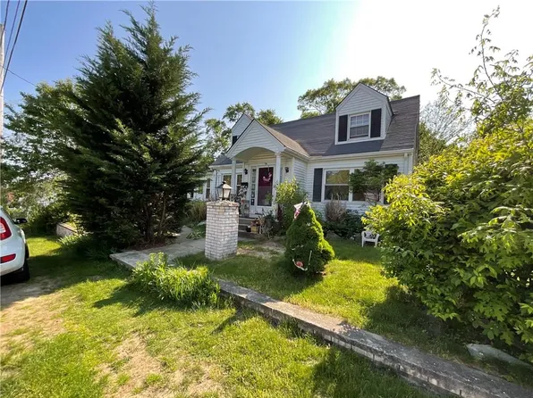74 Aberdeen St, West Warwick, RI 02893