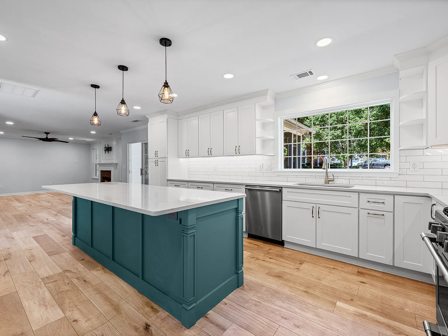 4 bed, 2.5 bath, 2048 sqft, $2,600 — Photo 4