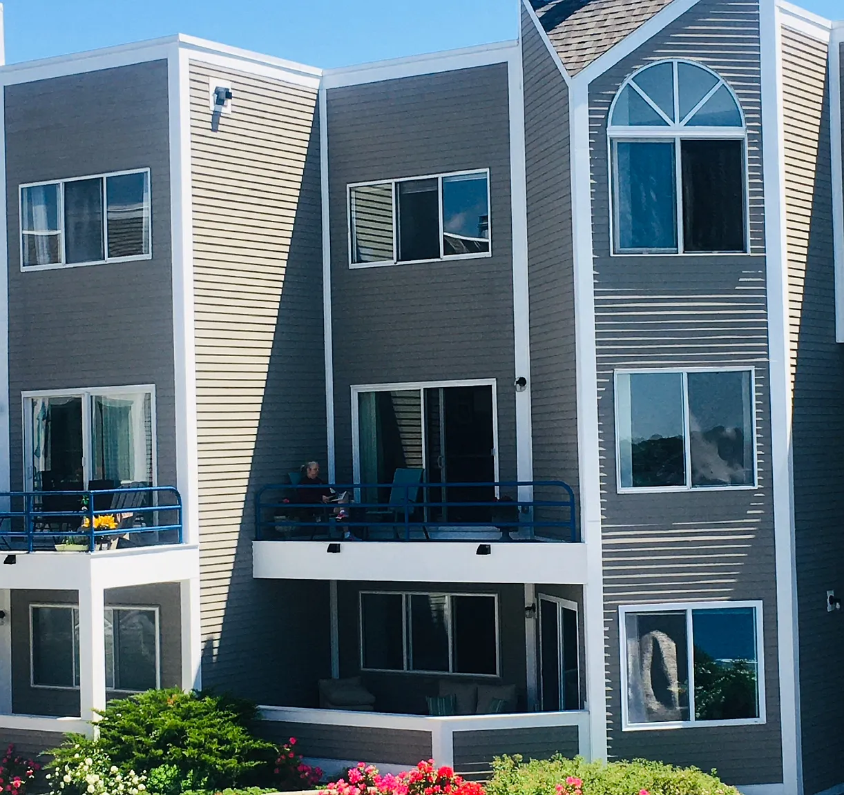 2 bed, 2.5 bath, 1438 sqft, $3,200 — Photo 3
