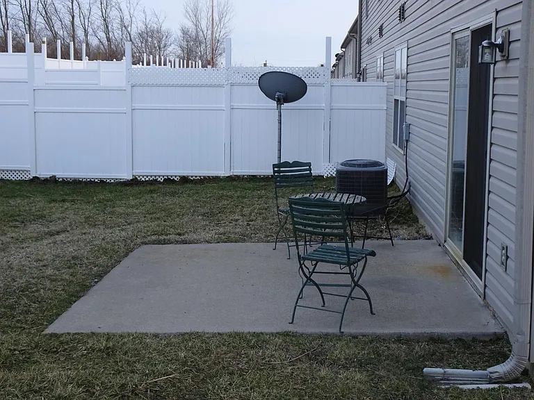 606 Glenstone Dr #1 — Photo 3