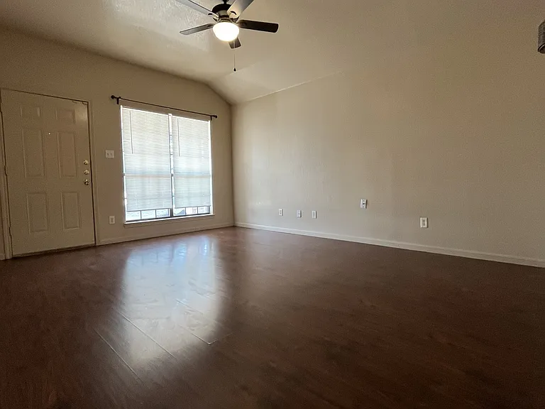 1301 Nicholas Cir #A — Photo 3