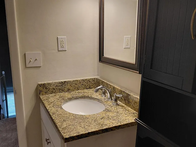 728 Harbor Ln — Photo 10