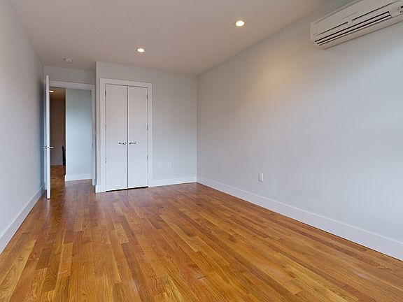3rd image of 591 Van Buren St