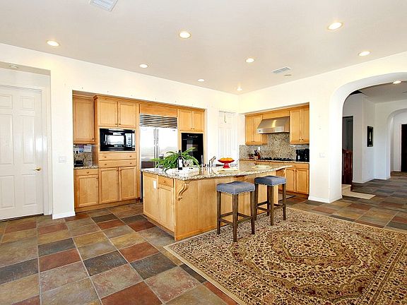 4th image of 2923 E Hillside Dr