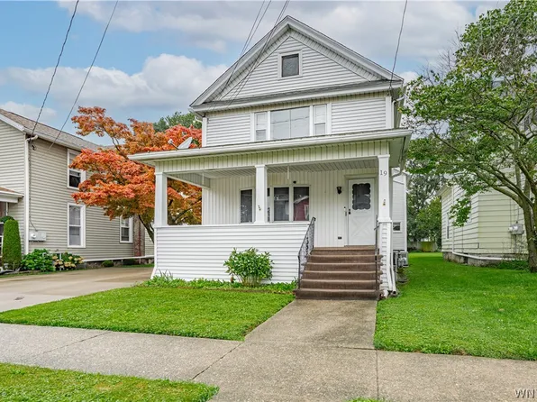 19 Grosvenor St, Lockport, NY 14094