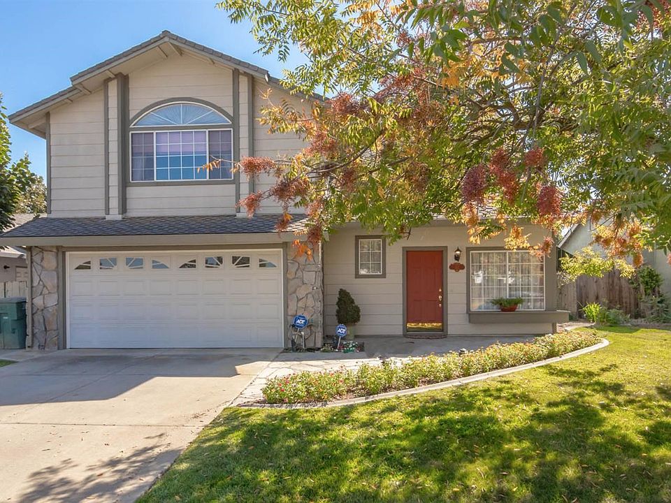 Lovely entrance and front yard.