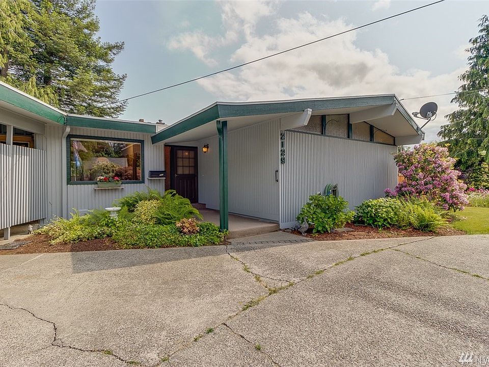 1st image of 2129 Woodcrest Dr SE