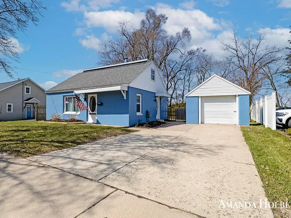 407 S Bower St, Greenville, MI 48838