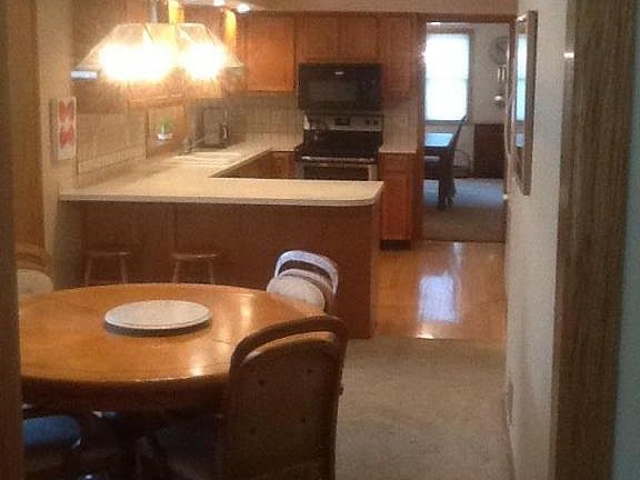 5th image of 2440 Elmwood Dr SE
