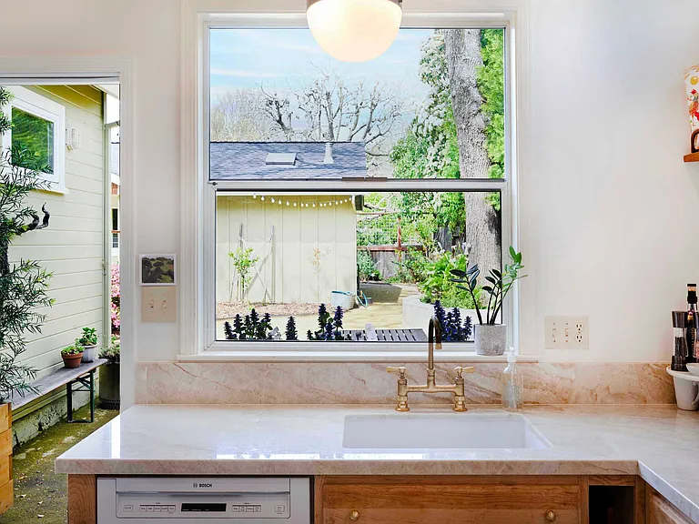 366 Patten St — Photo 8