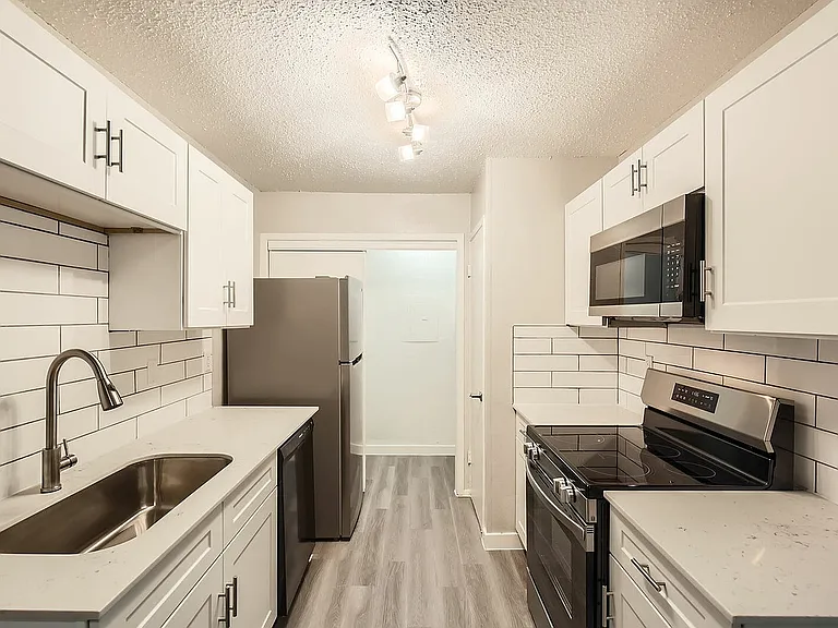 Rise Hillcrest — Photo 20