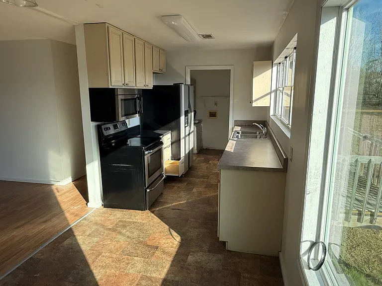7046 N State Highway 123 — Photo 22