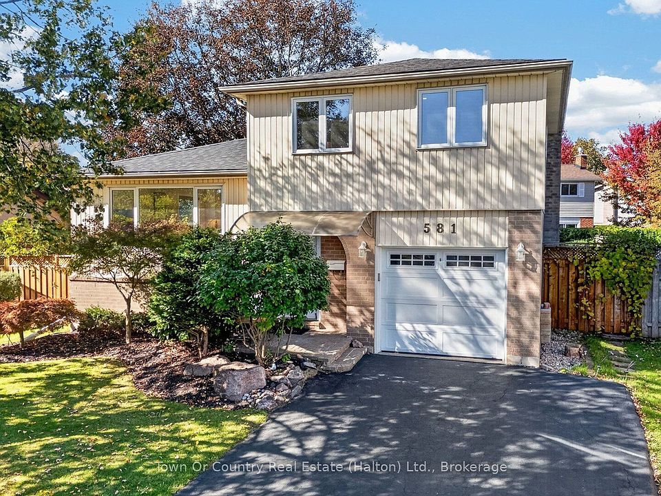 1st image of 581 Lord Simcoe Ct