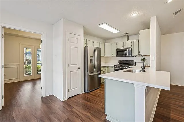 3 bed, 2.0 bath, 1560 sqft, $2,350 — Photo 3