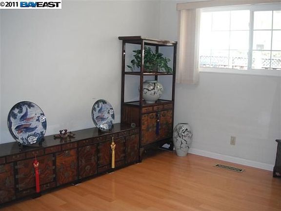 5th image of 2765 Meadowlark Dr
