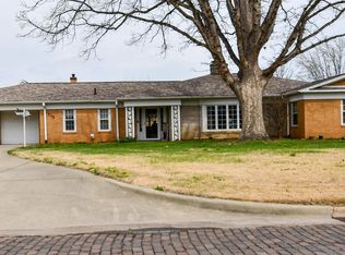 515 W Poplar St, Taylorville, IL 62568