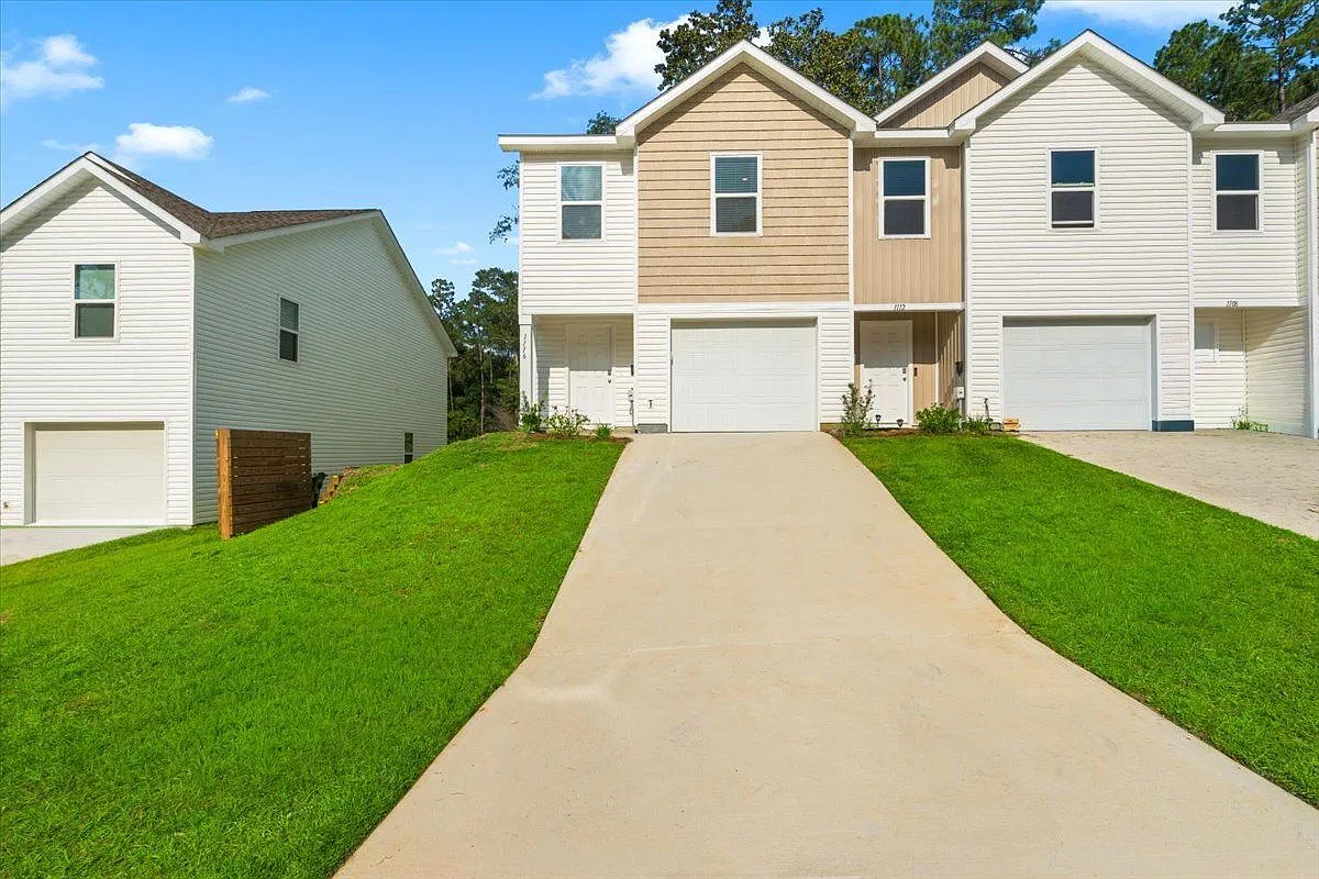 3 bed, 2.5 bath, 1600 sqft, $1,900 — Photo 1