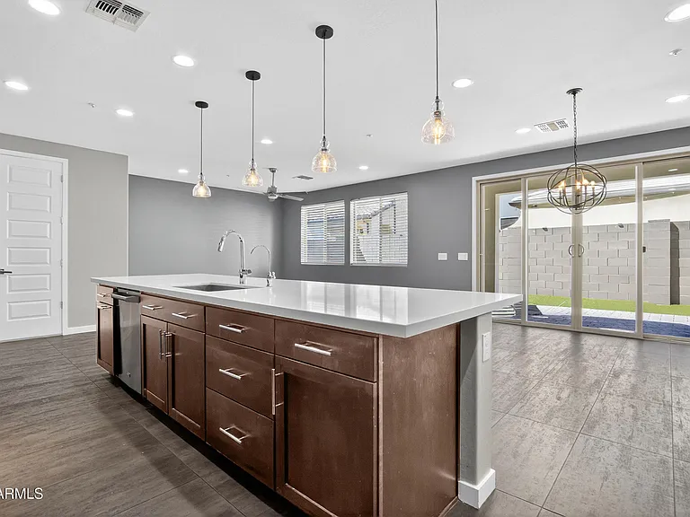 2350 W Gloria Ln — Photo 5