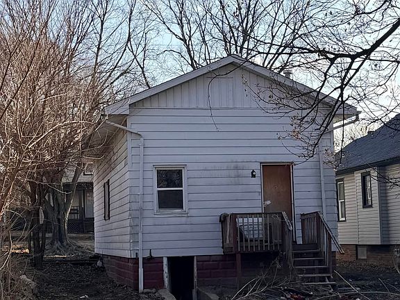 3rd image of 519 E Maywood Ave