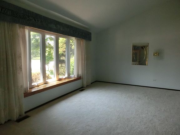 3rd image of 8318 163rd St