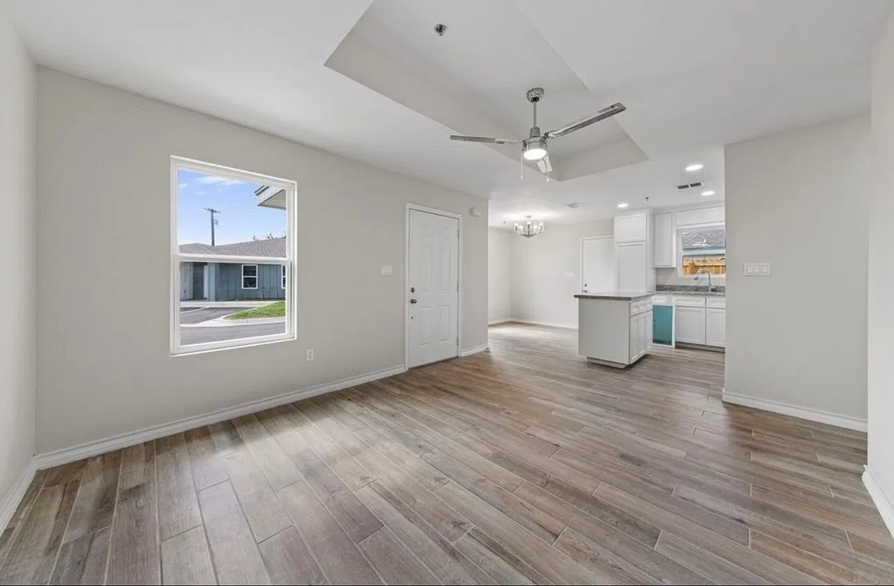 3 bed, 1038 sqft, $1,400 — Photo 1