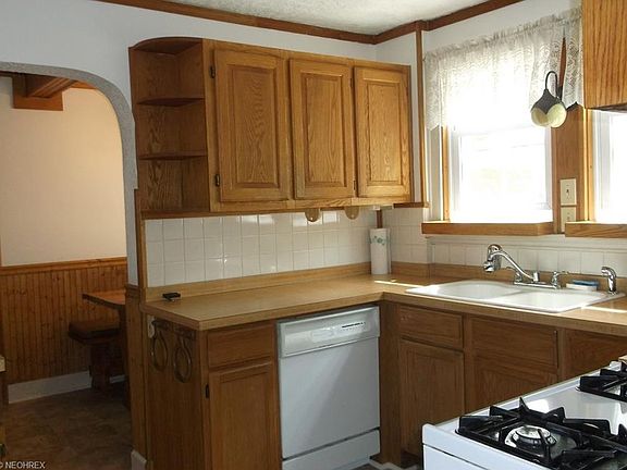 4th image of 423 Lindenwood Ave