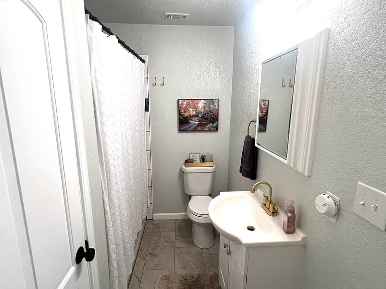 335 E North St — Photo 12
