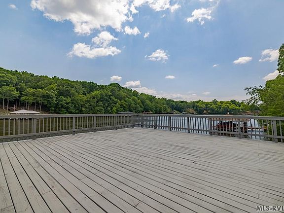 4th image of 1779 Great Creek Dr