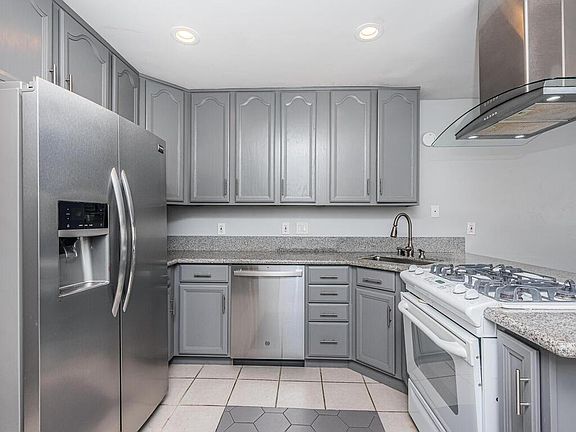5th image of 7349 Fay Ave #B