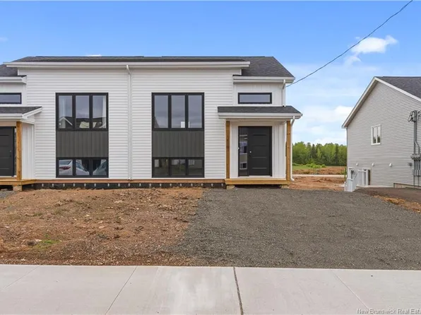 272 Maccoun St, Moncton, NB E1K 0A1