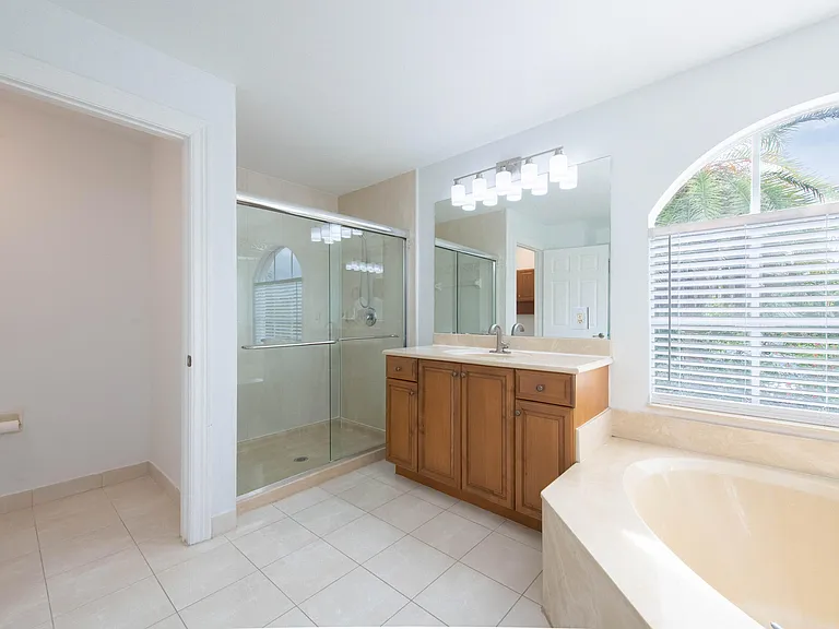 4668 SW 183rd Ave — Photo 17