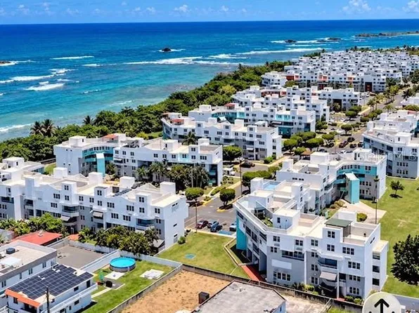 686 CHALETS DE LA PLAYA #10, VEGA BAJA, PR 00693