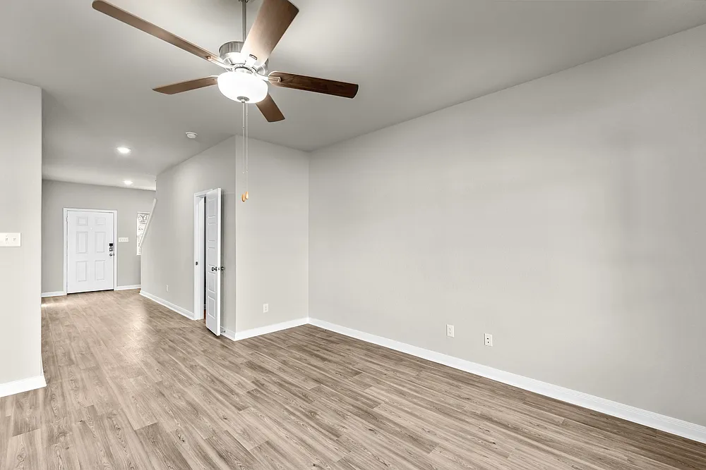 4278 Winston Way — Photo 2