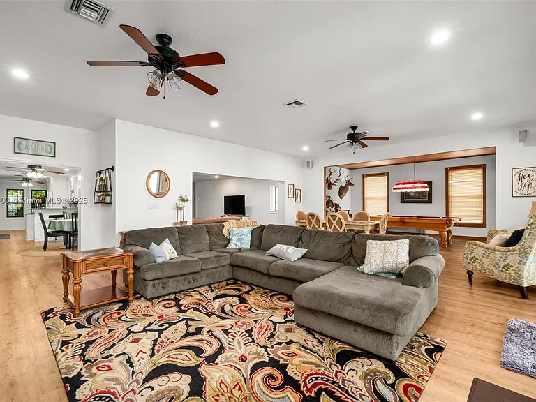 2551 Lakeview Dr — Photo 11
