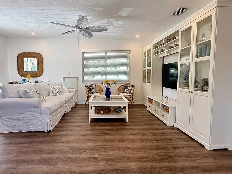 103 Marina Ave — Photo 3