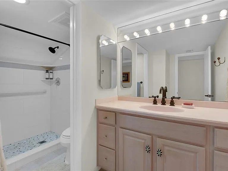 222 Harbour Dr #403 — Photo 23