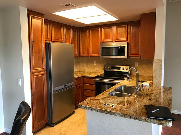 3rd image of 2150 Camino De La Reina Unit 311