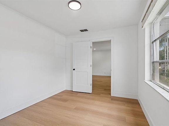 3rd image of 517 HAMPTON AVENUE NE