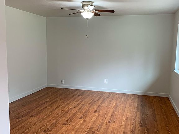 5th image of 9827 Dekoven Dr SW