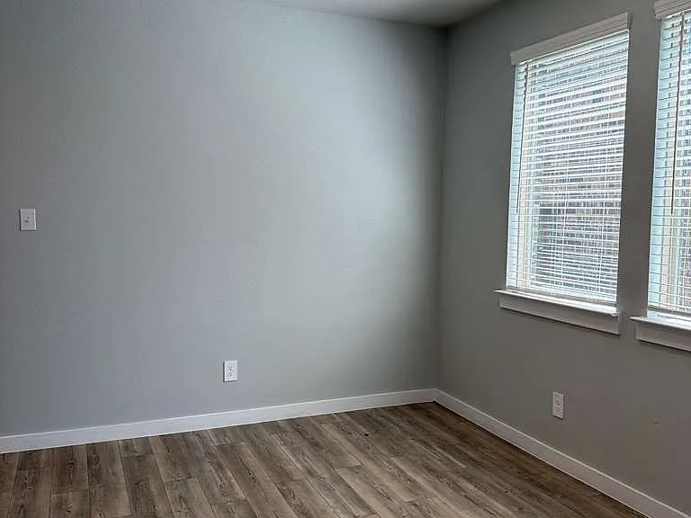 2604 Green River Rd — Photo 4