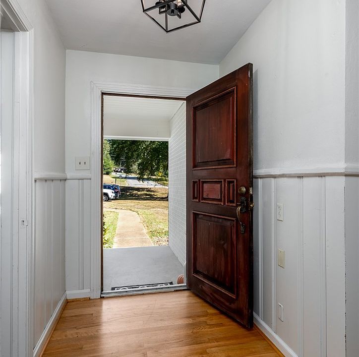 1st image of 1929 Hargrove Rd E