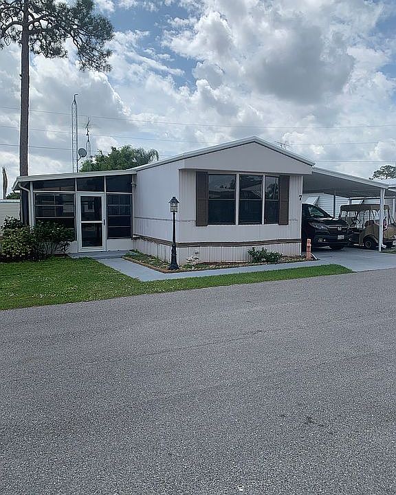 1st image of 7 Hershey Ln