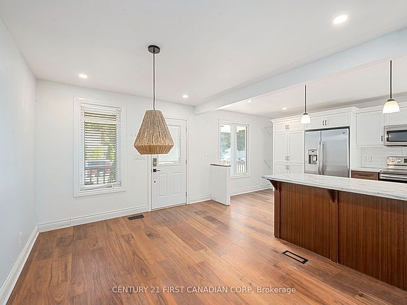 4th image of 229 Saint Julien St