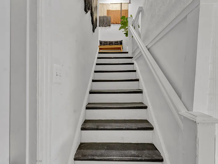 S Dakota Ave NE — Photo 17