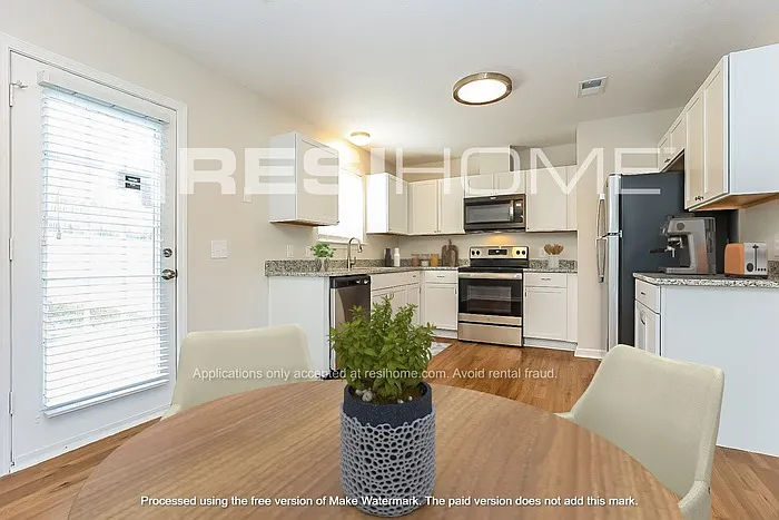 1221 Akins Ridge Dr — Photo 5