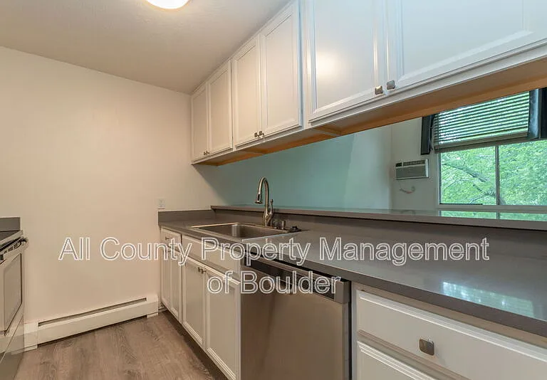 1842 Canyon Blvd #205 — Photo 3