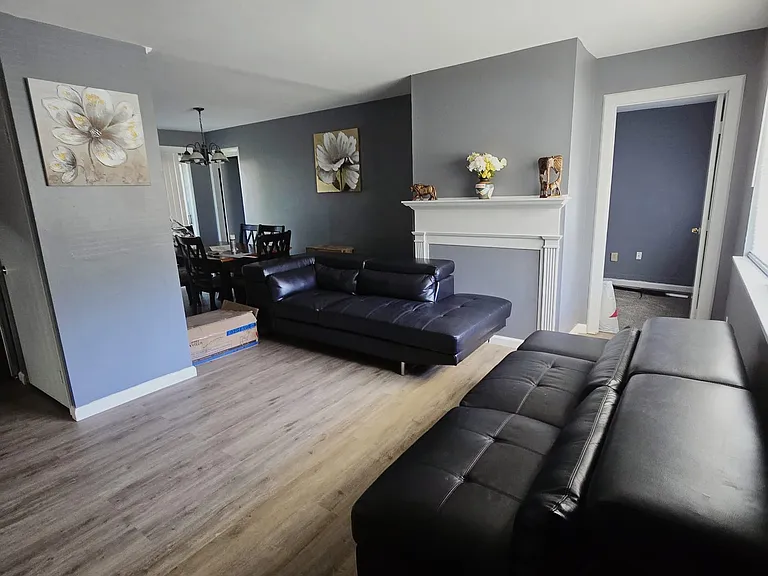 1444 Meredith Dr — Photo 2