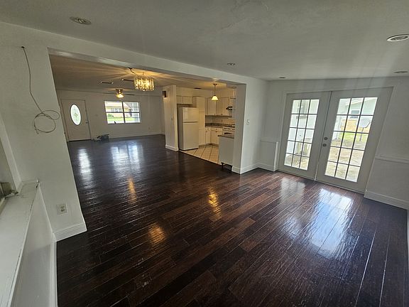 3rd image of 26 Lake Court Loop