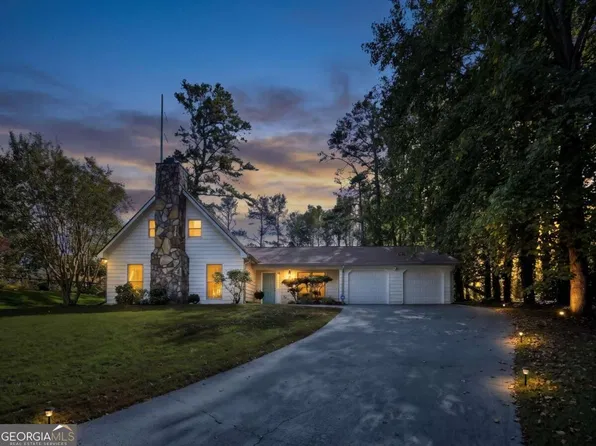 4146 Chimney Lake Dr NE, Roswell, GA 30075