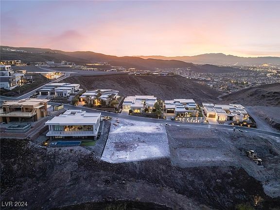 3rd image of 656 Dragon Peak Dr